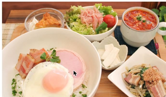 薪・炭火仕上げロースハムを使った食卓の一皿