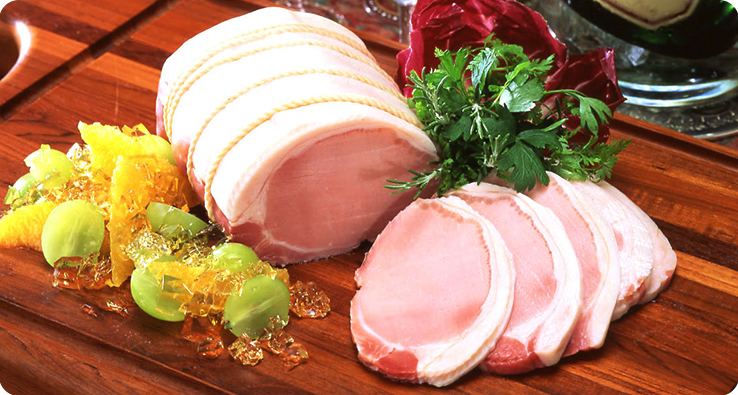 薪・炭火仕上げロースハムの盛り付け例