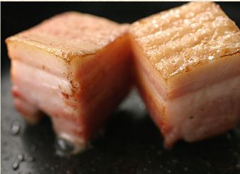 焼いた薪・炭火仕上げロースハムの断面